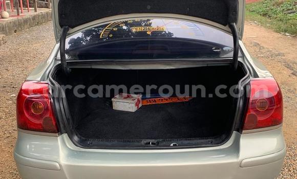 Sayi Na hannu Toyota Avensis Green Mota in Douala a Ƙasar Kamaru Sayi Na hannu Toyota Avensis Green Mota in Douala a Ƙasar Kamaru
