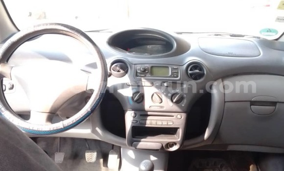 Sayi Na hannu Toyota Yaris Azurfa Mota in Douala a Ƙasar Kamaru Sayi Na hannu Toyota Yaris Azurfa Mota in Douala a Ƙasar Kamaru