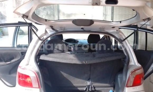 Sayi Na hannu Toyota Yaris Azurfa Mota in Douala a Ƙasar Kamaru Sayi Na hannu Toyota Yaris Azurfa Mota in Douala a Ƙasar Kamaru