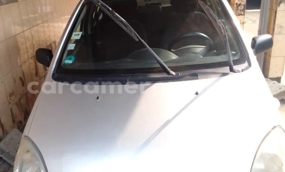 Sayi Na hannu Toyota Yaris Azurfa Mota in Douala a Ƙasar Kamaru Sayi Na hannu Toyota Yaris Azurfa Mota in Douala a Ƙasar Kamaru
