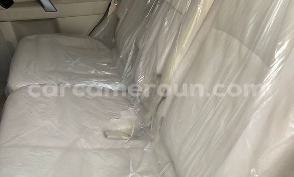 Sayi Sabo Toyota Prado White Mota in Douala a Ƙasar Kamaru Sayi Sabo Toyota Prado White Mota in Douala a Ƙasar Kamaru