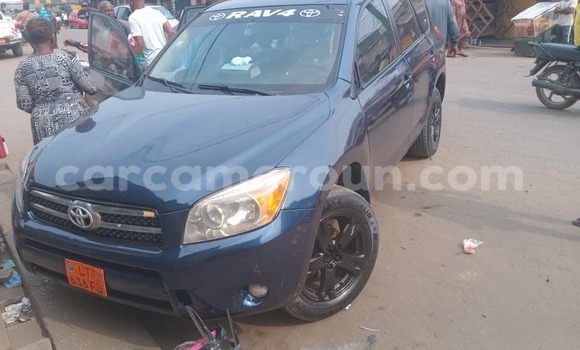 Sayi Na hannu Toyota RAV4 Blue Mota in Douala a Ƙasar Kamaru Sayi Na hannu Toyota RAV4 Blue Mota in Douala a Ƙasar Kamaru