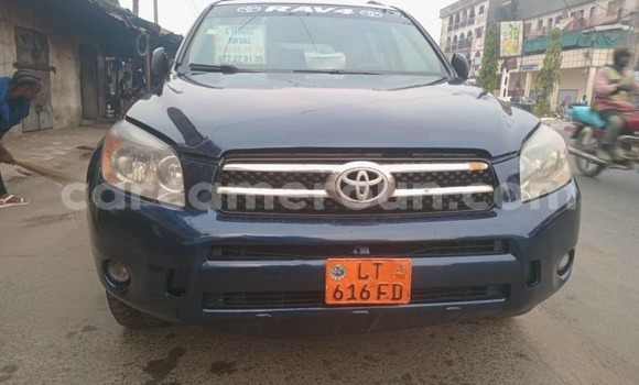 Sayi Na hannu Toyota RAV4 Blue Mota in Douala a Ƙasar Kamaru Sayi Na hannu Toyota RAV4 Blue Mota in Douala a Ƙasar Kamaru