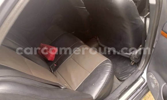Sayi Imported Toyota Avensis Azurfa Mota in Douala a Ƙasar Kamaru Sayi Imported Toyota Avensis Azurfa Mota in Douala a Ƙasar Kamaru