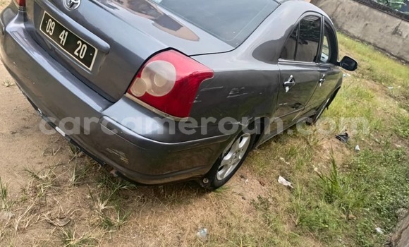Sayi Imported Toyota Avensis Azurfa Mota in Douala a Ƙasar Kamaru Sayi Imported Toyota Avensis Azurfa Mota in Douala a Ƙasar Kamaru