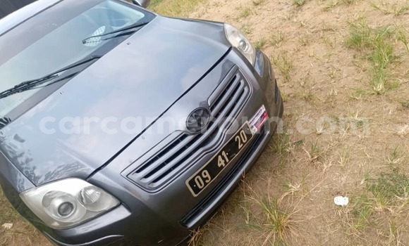 Sayi Imported Toyota Avensis Azurfa Mota in Douala a Ƙasar Kamaru Sayi Imported Toyota Avensis Azurfa Mota in Douala a Ƙasar Kamaru