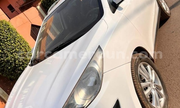 Sayi Na hannu Hyundai Tucson White Mota in Yaounde a Babban Kamaru Sayi Na hannu Hyundai Tucson White Mota in Yaounde a Babban Kamaru