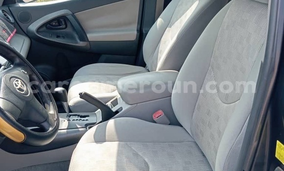 Sayi Na hannu Toyota RAV4 Black Mota in Yaounde a Babban Kamaru Sayi Na hannu Toyota RAV4 Black Mota in Yaounde a Babban Kamaru