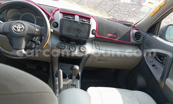 Sayi Na hannu Toyota RAV4 Black Mota in Yaounde a Babban Kamaru Sayi Na hannu Toyota RAV4 Black Mota in Yaounde a Babban Kamaru