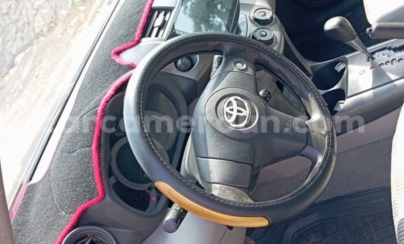 Sayi Na hannu Toyota RAV4 Black Mota in Yaounde a Babban Kamaru Sayi Na hannu Toyota RAV4 Black Mota in Yaounde a Babban Kamaru