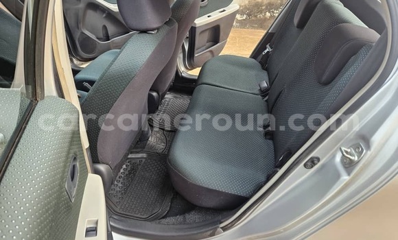 Sayi Na hannu Toyota Auris Azurfa Mota in Yaounde a Babban Kamaru Sayi Na hannu Toyota Auris Azurfa Mota in Yaounde a Babban Kamaru