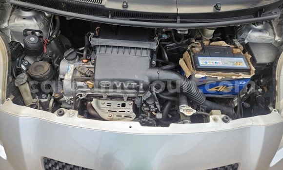 Sayi Na hannu Toyota Auris Azurfa Mota in Yaounde a Babban Kamaru Sayi Na hannu Toyota Auris Azurfa Mota in Yaounde a Babban Kamaru