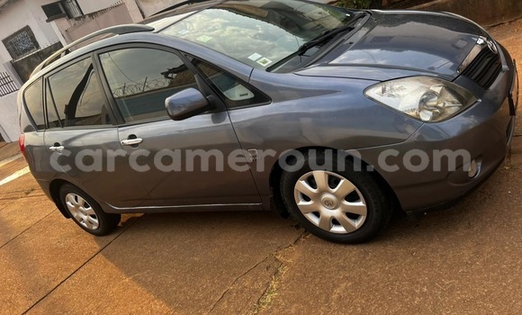 Sayi Na hannu Toyota Corolla Azurfa Mota in Yaounde a Babban Kamaru Sayi Na hannu Toyota Corolla Azurfa Mota in Yaounde a Babban Kamaru