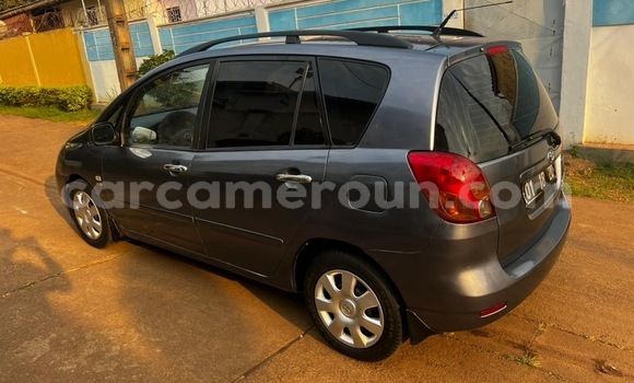 Sayi Na hannu Toyota Corolla Azurfa Mota in Yaounde a Babban Kamaru Sayi Na hannu Toyota Corolla Azurfa Mota in Yaounde a Babban Kamaru