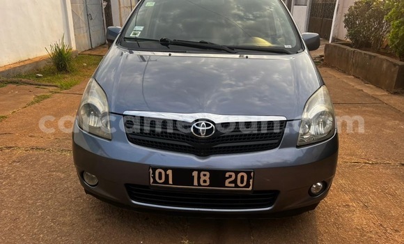 Sayi Na hannu Toyota Corolla Azurfa Mota in Yaounde a Babban Kamaru Sayi Na hannu Toyota Corolla Azurfa Mota in Yaounde a Babban Kamaru