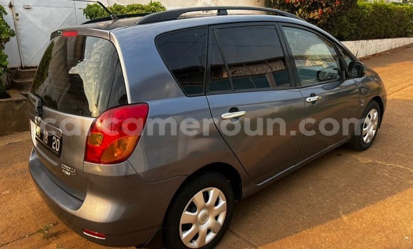 Sayi Na hannu Toyota Corolla Azurfa Mota in Yaounde a Babban Kamaru Sayi Na hannu Toyota Corolla Azurfa Mota in Yaounde a Babban Kamaru