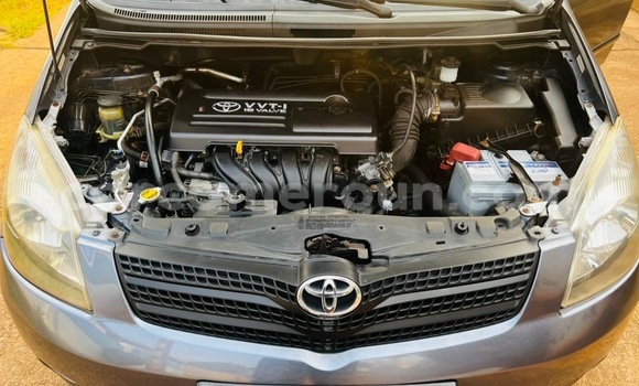 Sayi Na hannu Toyota Corolla Azurfa Mota in Yaounde a Babban Kamaru Sayi Na hannu Toyota Corolla Azurfa Mota in Yaounde a Babban Kamaru