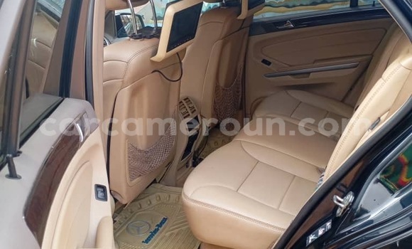 Sayi Na hannu Mercedes‒Benz ML–Class Black Mota in Yaounde a Babban Kamaru Sayi Na hannu Mercedes‒Benz ML–Class Black Mota in Yaounde a Babban Kamaru