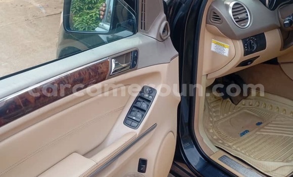 Sayi Na hannu Mercedes‒Benz ML–Class Black Mota in Yaounde a Babban Kamaru Sayi Na hannu Mercedes‒Benz ML–Class Black Mota in Yaounde a Babban Kamaru