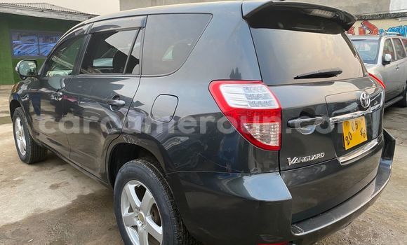 Sayi Imported Toyota Vanguard Azurfa Mota in Douala a Ƙasar Kamaru Sayi Imported Toyota Vanguard Azurfa Mota in Douala a Ƙasar Kamaru