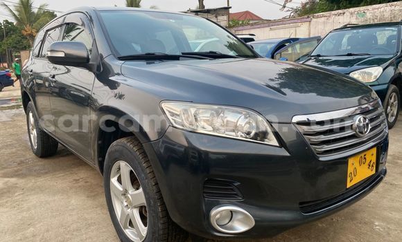 Sayi Imported Toyota Vanguard Azurfa Mota in Douala a Ƙasar Kamaru Sayi Imported Toyota Vanguard Azurfa Mota in Douala a Ƙasar Kamaru