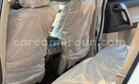 Sayi Na hannu Toyota Land Cruiser Prado White Mota in Yaounde a Babban Kamaru Sayi Na hannu Toyota Land Cruiser Prado White Mota in Yaounde a Babban Kamaru