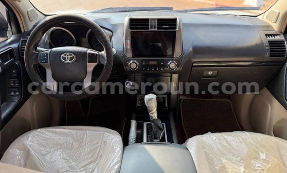 Sayi Na hannu Toyota Land Cruiser Prado White Mota in Yaounde a Babban Kamaru Sayi Na hannu Toyota Land Cruiser Prado White Mota in Yaounde a Babban Kamaru