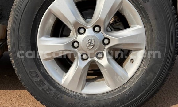 Sayi Na hannu Toyota Land Cruiser Prado White Mota in Yaounde a Babban Kamaru Sayi Na hannu Toyota Land Cruiser Prado White Mota in Yaounde a Babban Kamaru