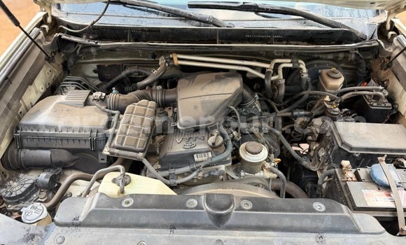 Sayi Na hannu Toyota Land Cruiser Prado White Mota in Yaounde a Babban Kamaru Sayi Na hannu Toyota Land Cruiser Prado White Mota in Yaounde a Babban Kamaru