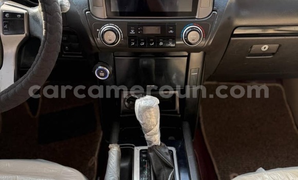 Sayi Na hannu Toyota Land Cruiser Prado White Mota in Yaounde a Babban Kamaru Sayi Na hannu Toyota Land Cruiser Prado White Mota in Yaounde a Babban Kamaru
