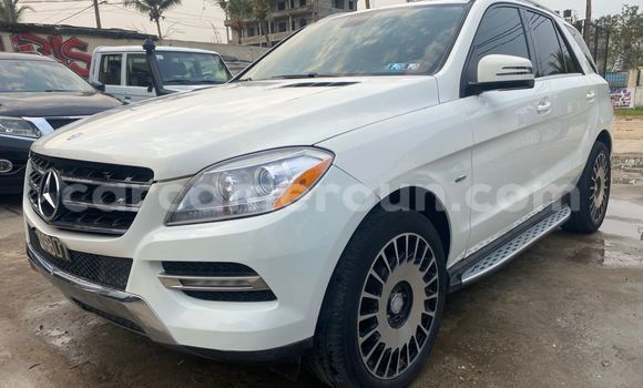 Sayi Imported Mercedes‒Benz ML–Class White Mota in Douala a Ƙasar Kamaru