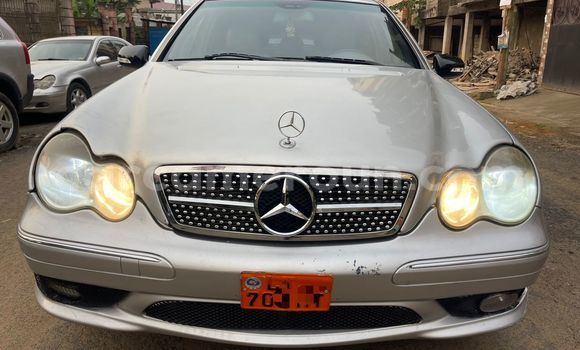 Sayi Na hannu Mercedes‒Benz KOMPRESSOR Azurfa Mota in Douala a Ƙasar Kamaru