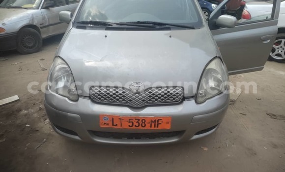 Sayi Na hannu Toyota Yaris Azurfa Mota in Douala a Ƙasar Kamaru