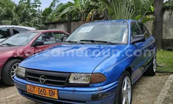 Sayi Na hannu Opel Astra Blue Mota in Douala a Ƙasar Kamaru