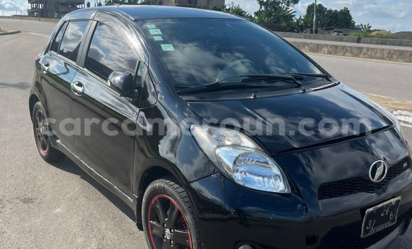 Sayi Na hannu Toyota Yaris Black Mota in Douala a Ƙasar Kamaru