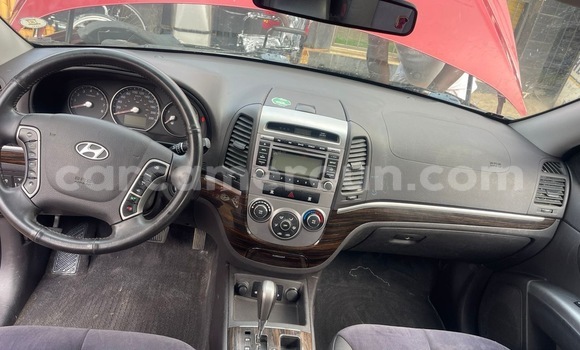 Sayi Imported Hyundai Santa Fe Red Mota in Douala a Ƙasar Kamaru