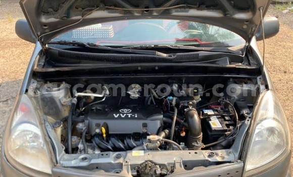 Sayi Na hannu Toyota Yaris Verso Azurfa Mota in Douala a Ƙasar Kamaru Sayi Na hannu Toyota Yaris Verso Azurfa Mota in Douala a Ƙasar Kamaru