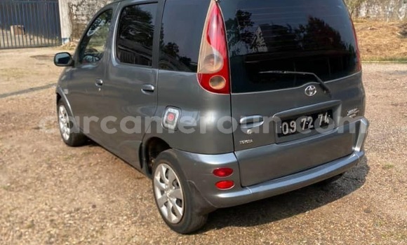 Sayi Na hannu Toyota Yaris Verso Azurfa Mota in Douala a Ƙasar Kamaru Sayi Na hannu Toyota Yaris Verso Azurfa Mota in Douala a Ƙasar Kamaru