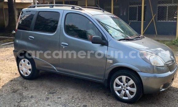 Sayi Na hannu Toyota Yaris Verso Azurfa Mota in Douala a Ƙasar Kamaru Sayi Na hannu Toyota Yaris Verso Azurfa Mota in Douala a Ƙasar Kamaru