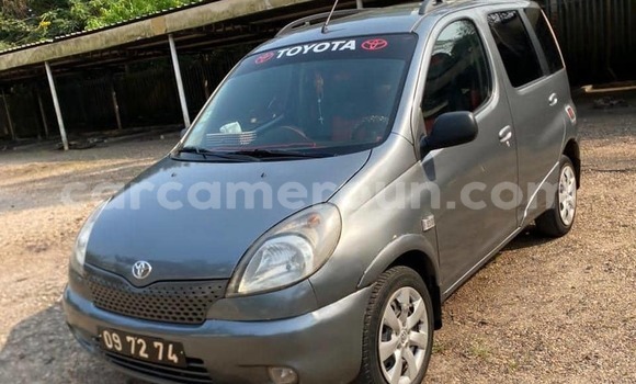 Sayi Na hannu Toyota Yaris Verso Azurfa Mota in Douala a Ƙasar Kamaru Sayi Na hannu Toyota Yaris Verso Azurfa Mota in Douala a Ƙasar Kamaru