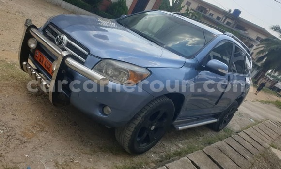 Sayi Na hannu Toyota RAV4 Blue Mota in Douala a Ƙasar Kamaru Sayi Na hannu Toyota RAV4 Blue Mota in Douala a Ƙasar Kamaru