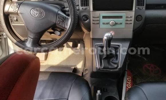 Sayi Na hannu Toyota Corolla Verso Azurfa Mota in Douala a Ƙasar Kamaru Sayi Na hannu Toyota Corolla Verso Azurfa Mota in Douala a Ƙasar Kamaru