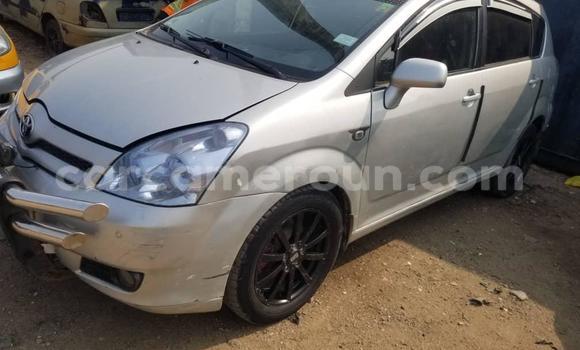 Sayi Na hannu Toyota Corolla Verso Azurfa Mota in Douala a Ƙasar Kamaru Sayi Na hannu Toyota Corolla Verso Azurfa Mota in Douala a Ƙasar Kamaru