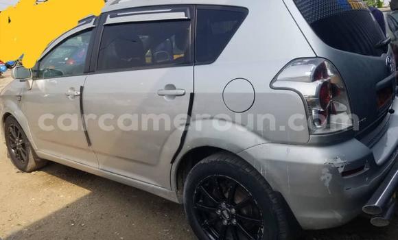 Sayi Na hannu Toyota Corolla Verso Azurfa Mota in Douala a Ƙasar Kamaru Sayi Na hannu Toyota Corolla Verso Azurfa Mota in Douala a Ƙasar Kamaru