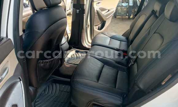 Acheter Occasion Voiture Hyundai Santa Fe Blanc à Douala, Littoral Cameroon Acheter Occasion Voiture Hyundai Santa Fe Blanc à Douala, Littoral Cameroon