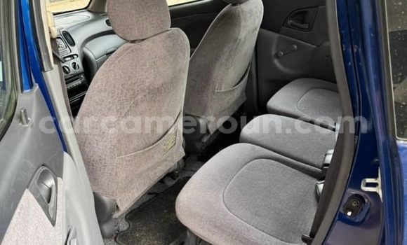 Sayi Na hannu Toyota Yaris Verso Blue Mota in Douala a Ƙasar Kamaru Sayi Na hannu Toyota Yaris Verso Blue Mota in Douala a Ƙasar Kamaru