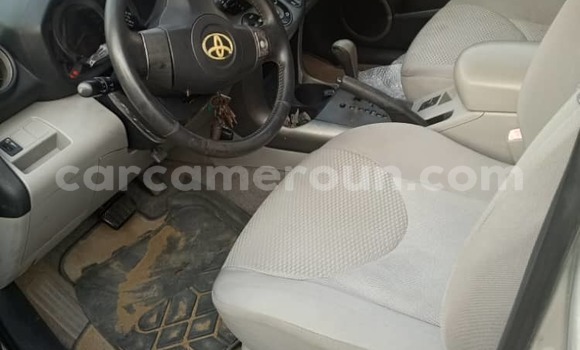 Acheter Occasion Voiture Toyota RAV4 Gris à Douala, Littoral Cameroon Acheter Occasion Voiture Toyota RAV4 Gris à Douala, Littoral Cameroon