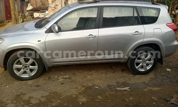 Acheter Occasion Voiture Toyota RAV4 Gris à Douala, Littoral Cameroon Acheter Occasion Voiture Toyota RAV4 Gris à Douala, Littoral Cameroon