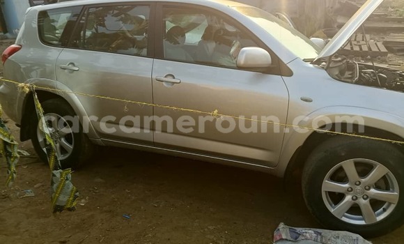 Acheter Occasion Voiture Toyota RAV4 Gris à Douala, Littoral Cameroon Acheter Occasion Voiture Toyota RAV4 Gris à Douala, Littoral Cameroon