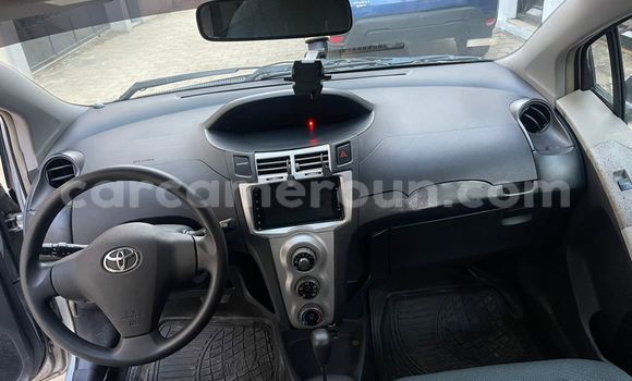 Sayi Na hannu Toyota Vitz Azurfa Mota in Douala a Ƙasar Kamaru Sayi Na hannu Toyota Vitz Azurfa Mota in Douala a Ƙasar Kamaru